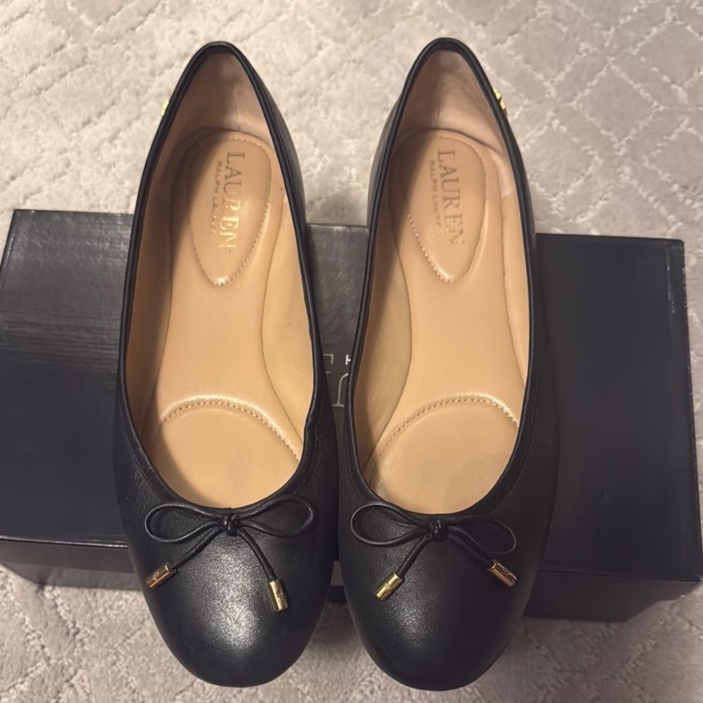 Classic Black Flats with Rounded Toe and Bow Detail